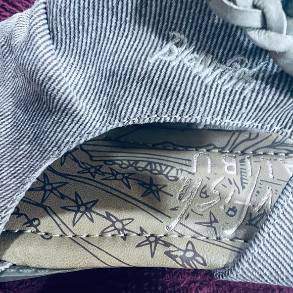 Blowfish Sandals   Child Size 4 - Picture 6 of 9